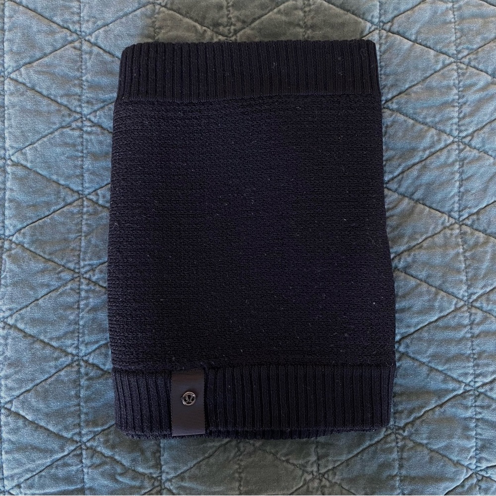 Lululemon black wool infinity Scarf